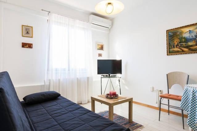 Apartments Marija Бибине Стая снимка
