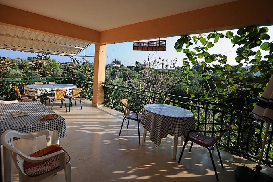 Apartments Marija Бибине Стая снимка